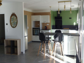 
                                                                                        Location
                                                                                         Joli appt T4 meublé refait à neuf dans une maison