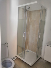 
                                                                                        Location
                                                                                         Joli deux pièce, refait à neuf,