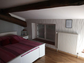 
                                                                                        Location
                                                                                         Joli duplex avec beaucoup de cachet, Bellevue