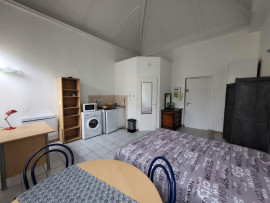 
                                                                                        Location
                                                                                         Joli studio