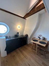 
                                                                                        Location
                                                                                         Joli studio au pied du métro Sablons Ligne 1 à Neuilly Sur Seine (loyer tout inclus)