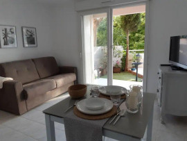 
                                                                                        Location
                                                                                         Joli studio avec terrasse, exposition sud-est