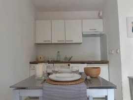 
                                                                                        Location
                                                                                         Joli studio avec terrasse, exposition sud-est