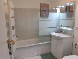 
                                                                                        Location
                                                                                         Joli studio avec terrasse, exposition sud-est