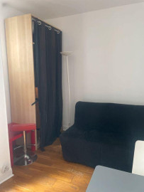 
                                                                                        Location
                                                                                         Joli studio calme et clair