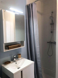 
                                                                                        Location
                                                                                         Joli studio de 16m2 refait à neuf proche métro