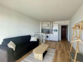 
                                                                                        Location
                                                                                         Joli studio face mer