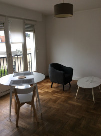 Location
Joli studio meublé à louer (loyer tout inclus)