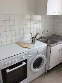 Location
Joli studio meublé à louer (loyer tout inclus)