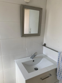 Location
Joli studio meublé à louer (loyer tout inclus)