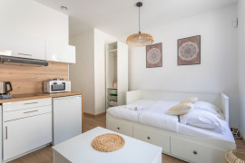 Location
Joli studio rénové (loyer tout inclus)