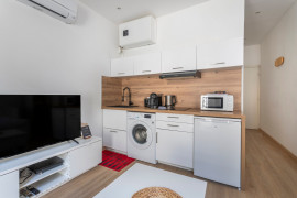 Location
Joli studio rénové (loyer tout inclus)