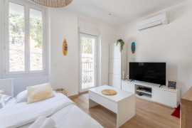 Location
Joli studio rénové (loyer tout inclus)