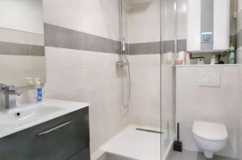 
                                                                                        Location
                                                                                         Joli studio, situé le long des bords de marne