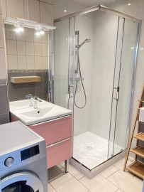 
                                                                                        Location
                                                                                         Joli T3 de 60m2 traversant et avec cuisine équipée