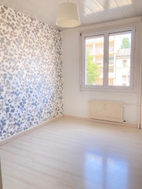 
                                                                                        Location
                                                                                         Joli T3 de 60m2 traversant et avec cuisine équipée