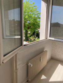 
                                                                                        Location
                                                                                         Joli T3 de 60m2 traversant et avec cuisine équipée
