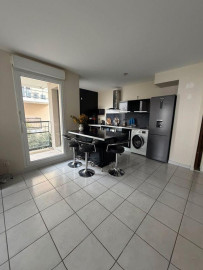 
                                                                                        Location
                                                                                         Joli Type 2 meublé metro République