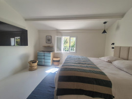 
                                                                                        Location
                                                                                         LA MAISON DU PETIT PORT. Entièrement rénovée en 2025. A 8mn de St Tropez ! (loyer tout inclus)