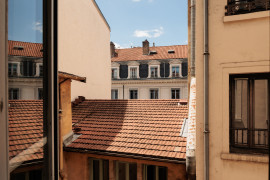 
                                                                                        Vente
                                                                                         L'art de vivre lyonnais dans toute son élégance