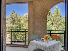 
                                                                                        Vente
                                                                                         Le Cannet : appartement 2 pièces avec cave et parking