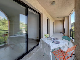 
                                                                                        Vente
                                                                                         Le Cannet : appartement 2 pièces avec cave et parking