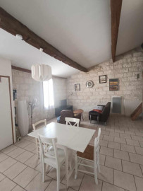 
                                                                                        Location
                                                                                         Le charme de l'ancien.