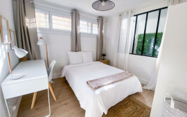 
                                                                                        Location
                                                                                         'Le Cocon' Joli duplex 5mn du Vieux Port (loyer tout inclus)