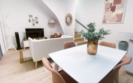 
                                                                                        Location
                                                                                         'Le Cocon' Joli duplex 5mn du Vieux Port (loyer tout inclus)