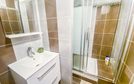 
                                                                                        Location
                                                                                         'Le Cocon' Joli duplex 5mn du Vieux Port (loyer tout inclus)