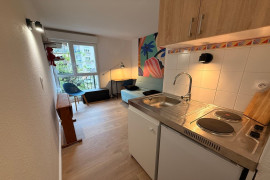 
                                                                                        Location
                                                                                         Le Grillon*