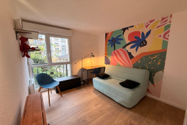 
                                                                                        Location
                                                                                         Le Grillon*