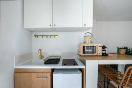 
                                                                                        Location
                                                                                         "Le Pigalle" - Studio coeur de Paris (loyer tout inclus)