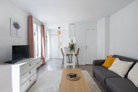 
                                                                                        Location
                                                                                         "Le Pigalle" - Studio coeur de Paris (loyer tout inclus)