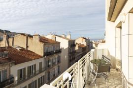 
                                                                                        Location
                                                                                         Les Hauts de Breteuil