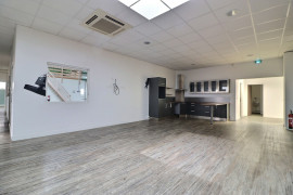 
                                                                                        Location
                                                                                         Local commercial - Atelier d'activité - 554m²