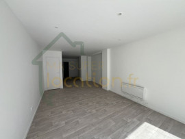 
                                                                                        Location
                                                                                         LOCAL COMMERCIAL AVEC VITRINE
