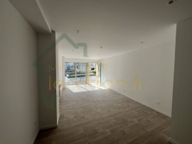 
                                                                                        Location
                                                                                         LOCAL COMMERCIAL AVEC VITRINE