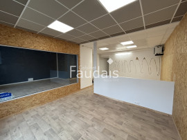 
                                                                                        Location
                                                                                         local commercial sur axe passager