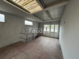 
                                                                                        Location
                                                                                         local commercial sur axe passager