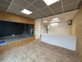
                                                                                        Location
                                                                                         local commercial sur axe passager