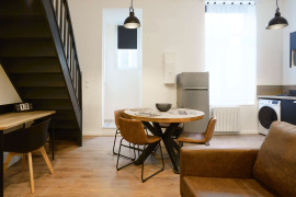 
                                                                                        Location
                                                                                         Location 27.43m²