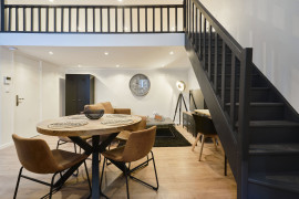 
                                                                                        Location
                                                                                         Location 27.43m²
