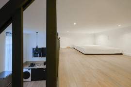 
                                                                                        Location
                                                                                         Location 27.43m²