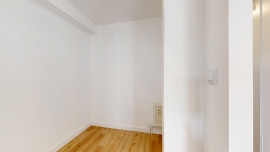 
                                                                                        Location
                                                                                         Location 27.60m²