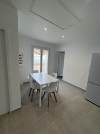 
                                                                                        Location
                                                                                         Location à l’année – Plage à 50 mètres