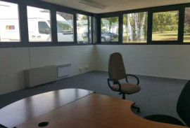 
                                                                                        Location
                                                                                         Location de bureaux divisibles d'une surface de 350 m² proche d'Auxerre