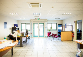 
                                                                                        Location
                                                                                         Location d'un entrepôt d'une surface de 3 000 m² proche de Bourges