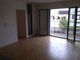 
                                                                                        Location
                                                                                         Location Issy les Moulineaux