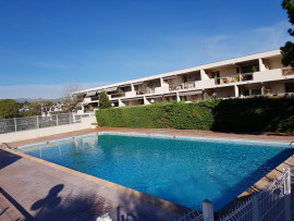 Location
LOCATION MEUBLEE A L'ANNEE - studio avec loggia vue mer, parking